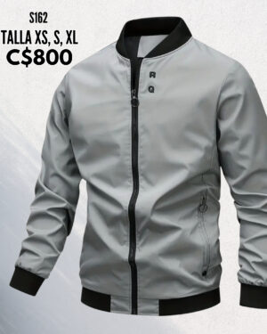 Chaqueta color gris estilo impermeable.--S162